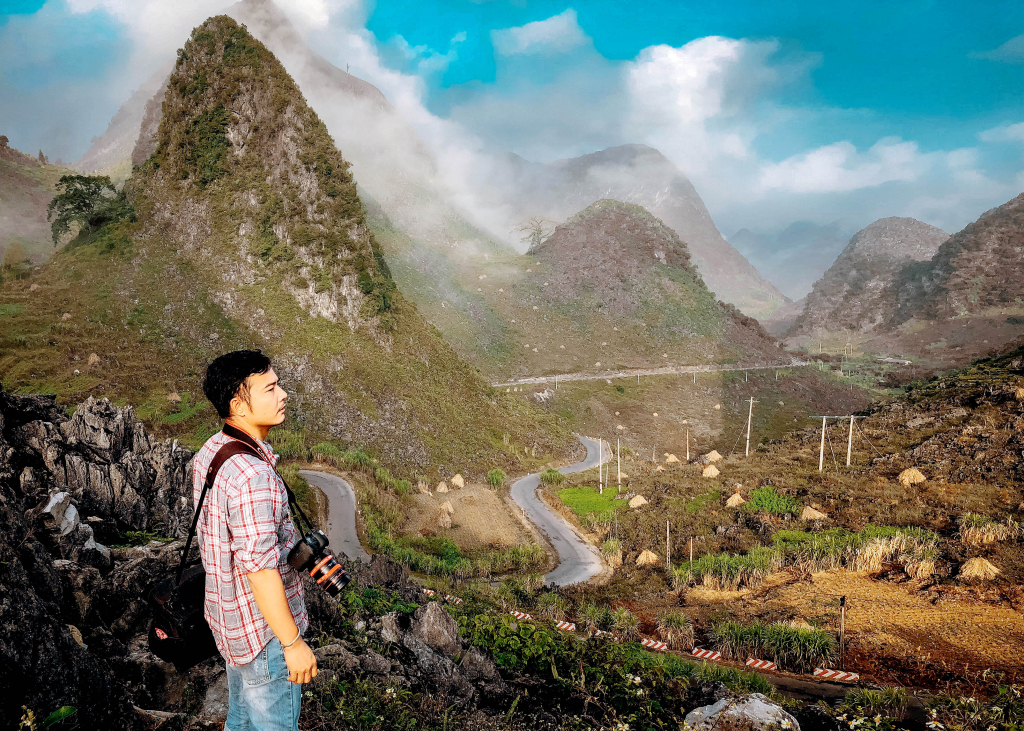 Chân dung nhiếp ảnh gia Phạm Hưởng - Hà Giang Photos với Công viên Địa chất toàn cầu Cao nguyên đá Đồng Văn.