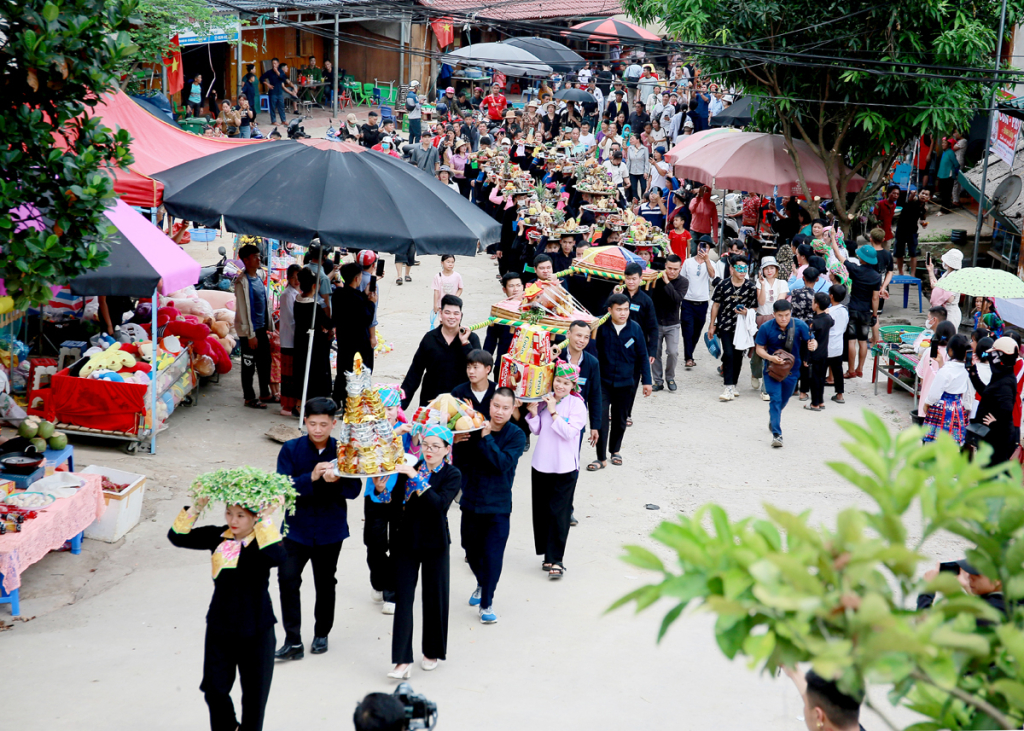 Lễ hội chợ Phong Lưu Khâu Vai, nét văn hóa đặc sắc được người dân xã Khâu Vai giữ gìn, phát huy.