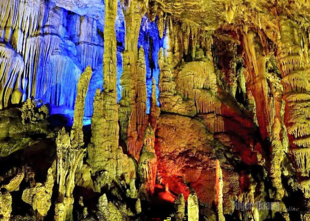 Các nhũ đá tại hang Lùng Khúy