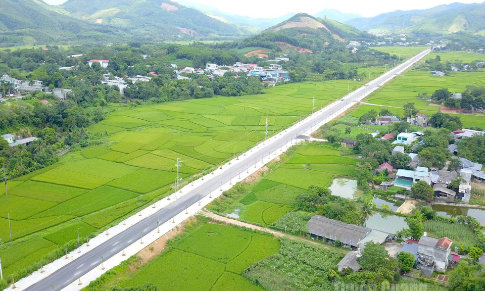 Tuyến đường 13B k&eacute;o d&agrave;i, x&atilde; Sơn Dương, c&ocirc;ng tr&igrave;nh ch&agrave;o mừng Đại hội đại biểu Đảng bộ tỉnh Tuy&ecirc;n Quang, nhiệm kỳ 2025-2030