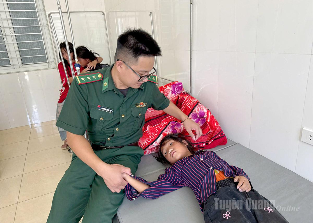 Nhờ được cấp cứu kịp thời sức khỏe các học sinh đã dần ổn định.