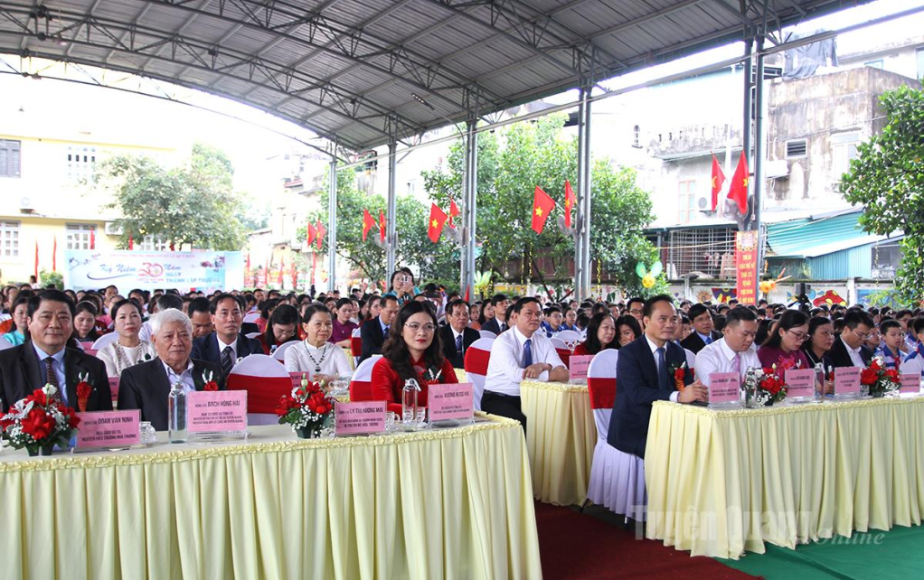 Các đại biểu dự lễ kỷ niệm.