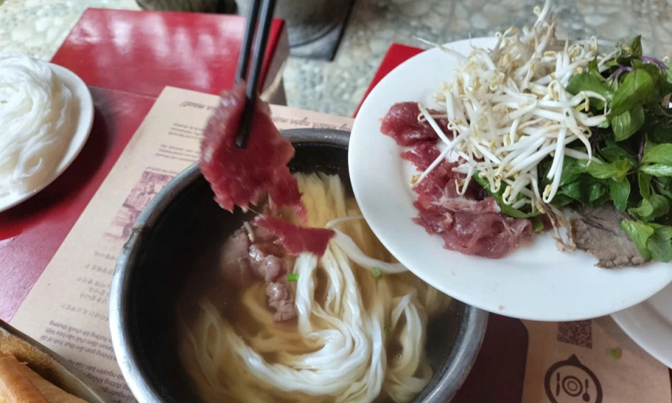 Hơi ấm phở b&aacute;t đ&aacute;