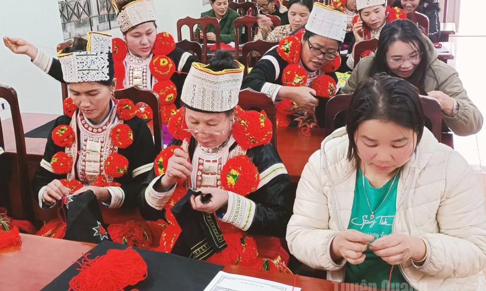 Dạy nghề cho n&ocirc;ng d&acirc;n