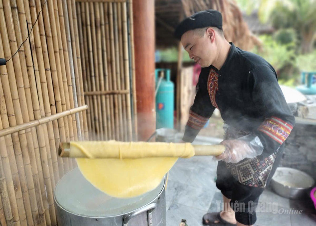 Tráng bánh.