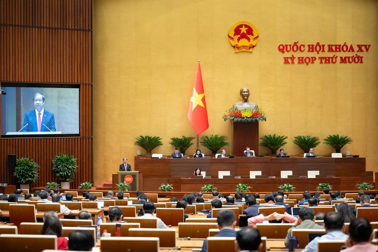 Theo Luật sửa đổi, bổ sung một số điều của Luật Giáo dục, từ 1.1.2026, thay vì cấp bằng trung học cơ sở, học sinh sẽ được xác nhận vào học bạ. Ảnh: Media Quốc hội