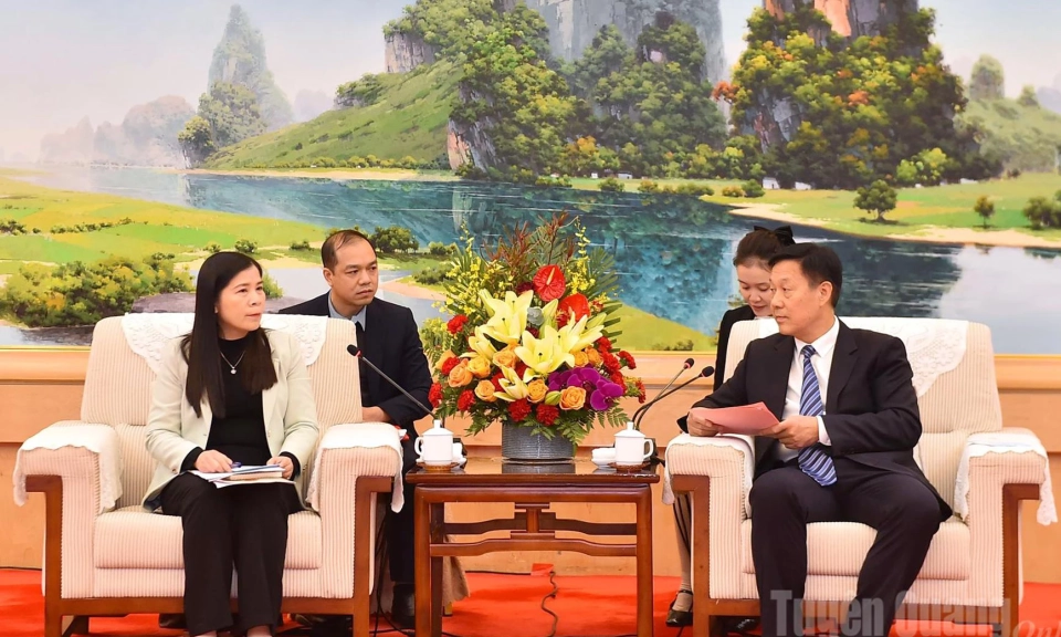 Strengthening cooperation and sharing development experience