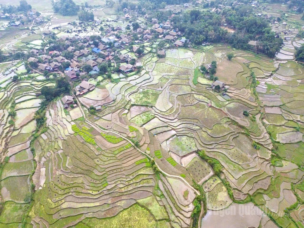 Nằm sát với khu vực đô thị, nhưng Làng Văn hoá du lịch cộng đồng Hạ Thành vẫn giữ đậm nét của một làng Tày truyền thống.