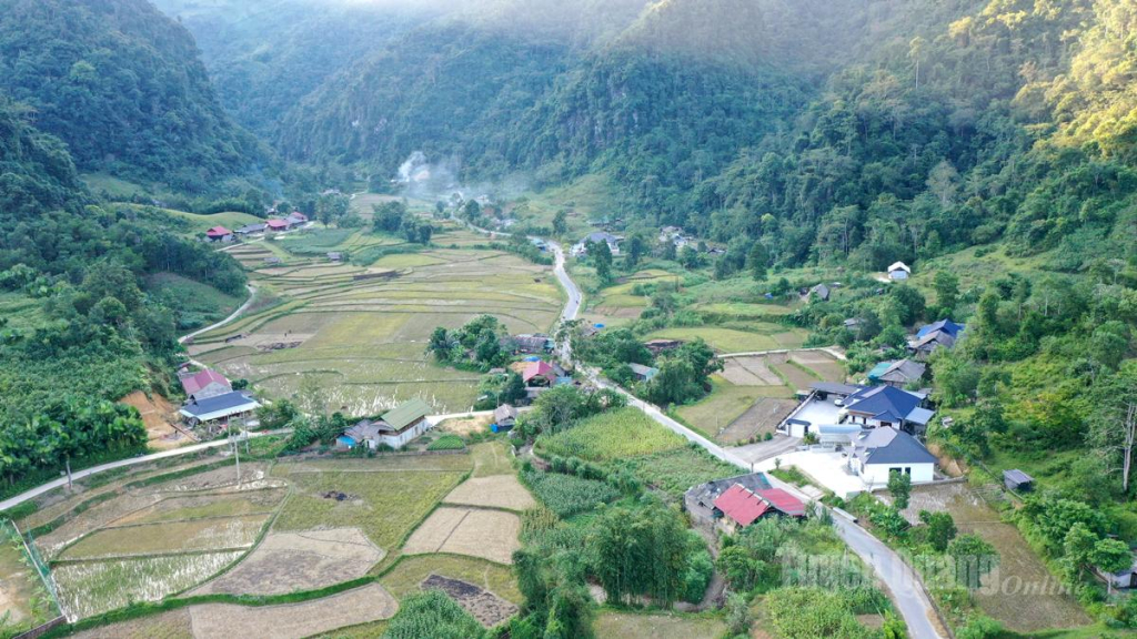 Một góc “làng youtube”  Khau Cau với những ngôi nhà  mới khang trang.