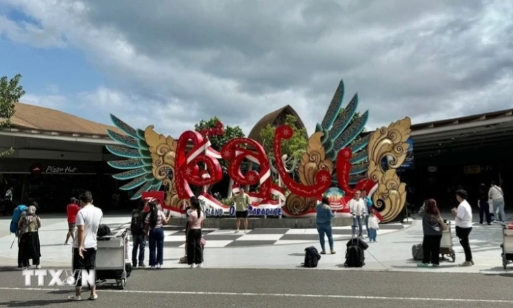 Indonesia siết điều kiện t&agrave;i ch&iacute;nh với du kh&aacute;ch quốc tế tới Bali
