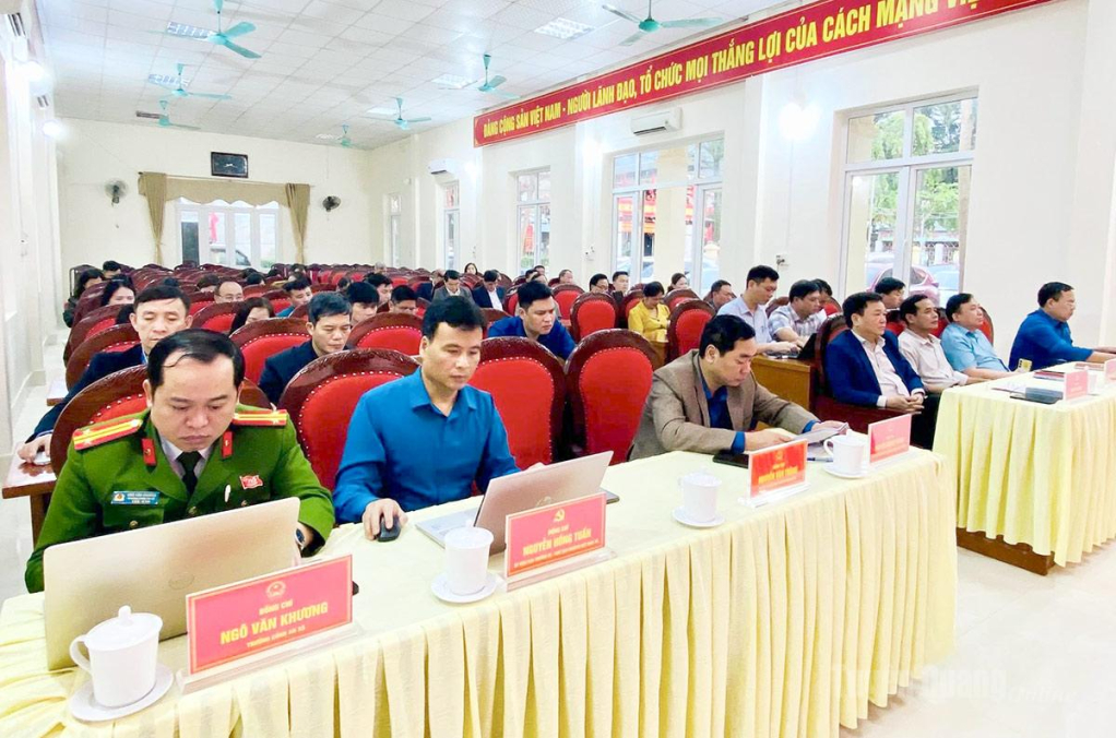 Các đại biểu dự tại điểm cầu xã Ngọc Đường. Ảnh Khánh Huyền
