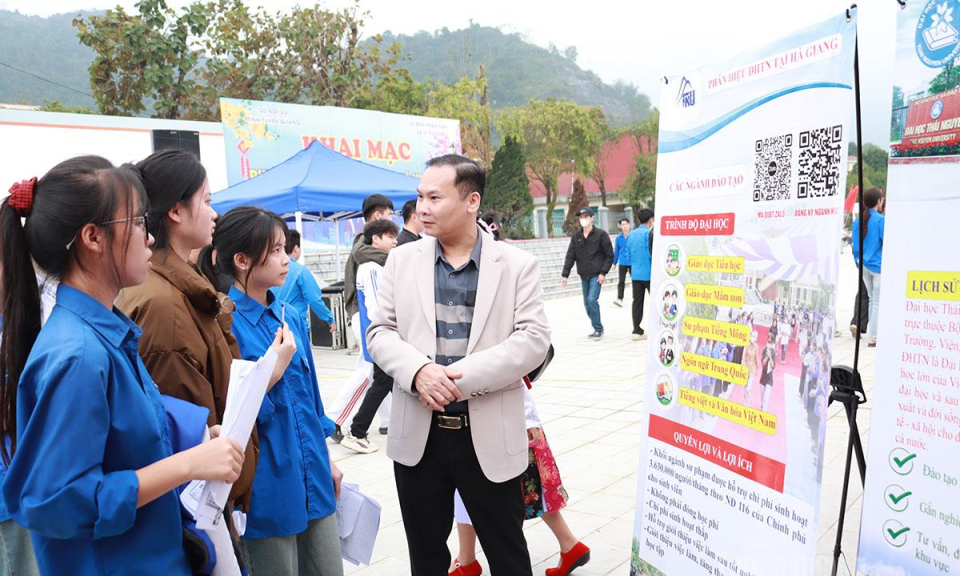 Gần 700 lao động tham gia Phi&ecirc;n giao dịch việc l&agrave;m x&atilde; Vị Xuy&ecirc;n năm 2026