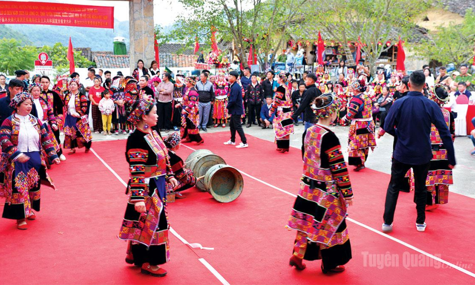 X&acirc;y dựng v&agrave; ph&aacute;t triển văn h&oacute;a, con người
