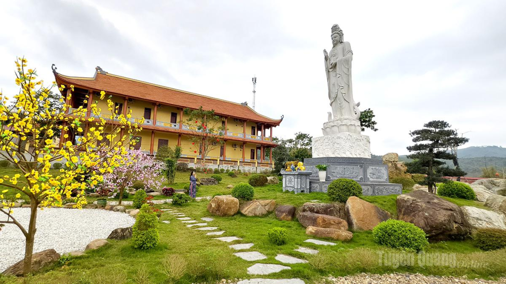 The statue of Bodhisattva Avalokiteshvara – the Garden of Compassion at Phu Lam Pagoda.