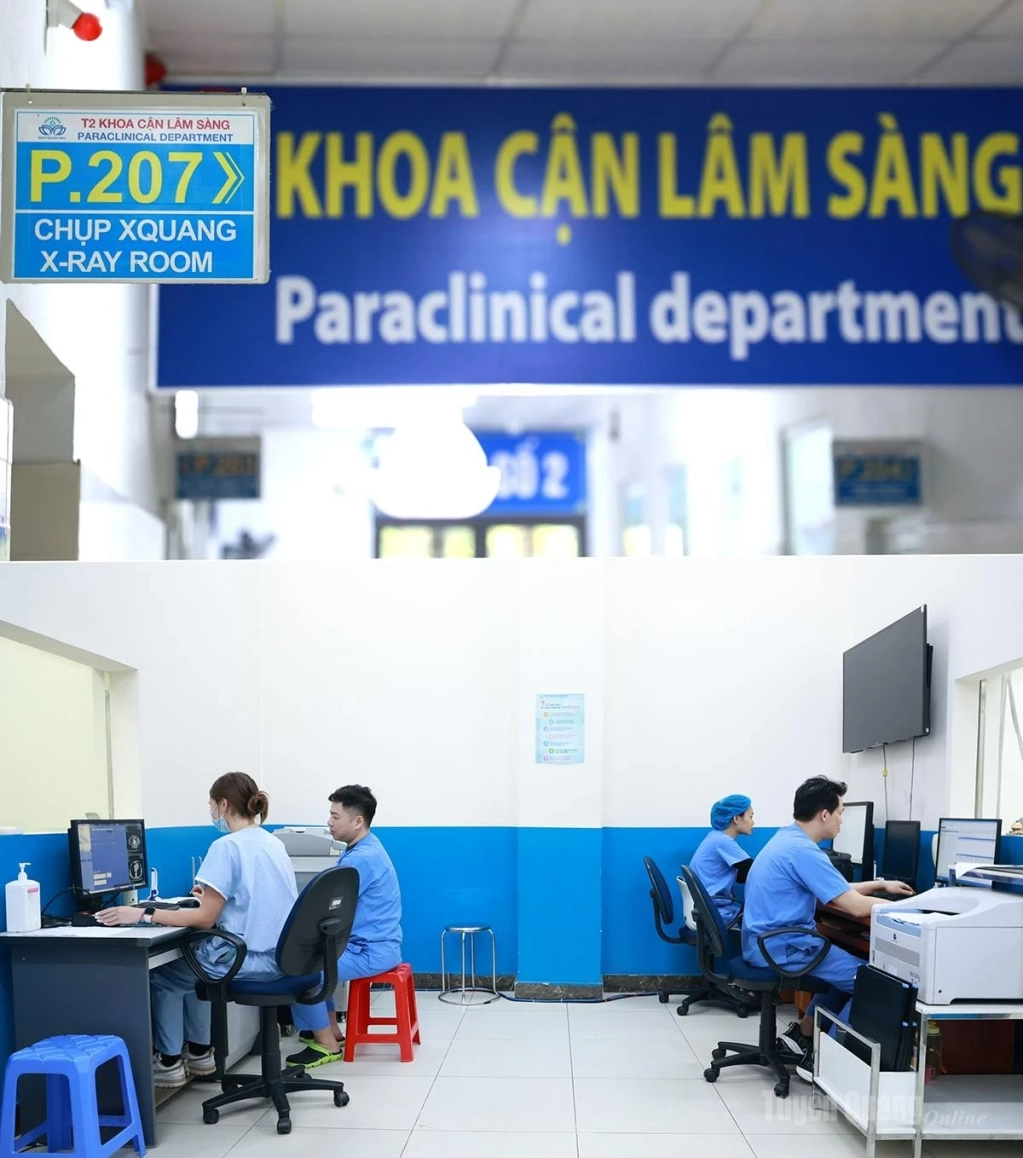 At the Paraclinical Department on an ordinary working morning, the familiar rhythm of machines, paperwork and hurried footsteps continues as usual. Yet today, there is a special presence.