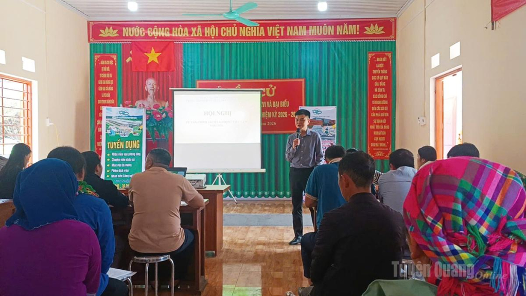Quang cảnh hội nghị tư vấn việc làm tại xã Mèo Vạc.