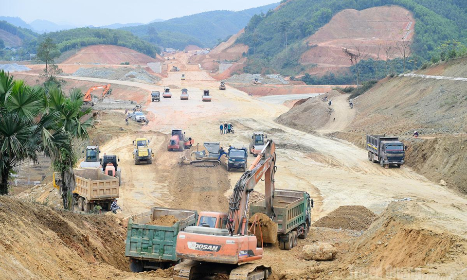 Nước r&uacute;t tr&ecirc;n tuyến Cao tốc Tuy&ecirc;n Quang - H&agrave; Giang