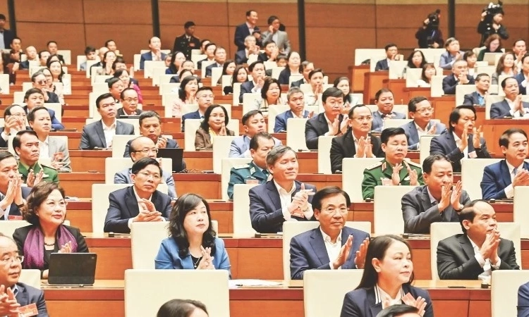 Hết l&ograve;ng phụng sự nh&acirc;n d&acirc;n