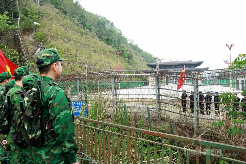 Vietnamese border forces and Chinese border management forces meet and coordinate joint patrol operations.