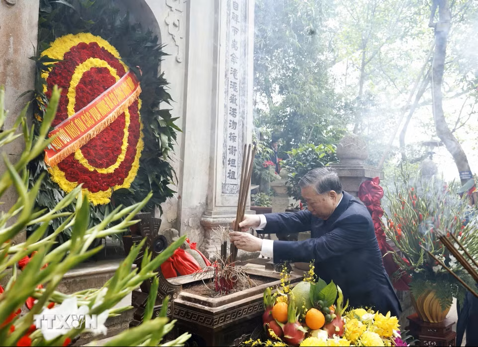 Trang nghiêm Lễ dâng hương tưởng niệm các Vua Hùng trên đỉnh núi Nghĩa Lĩnh- Ảnh 5.