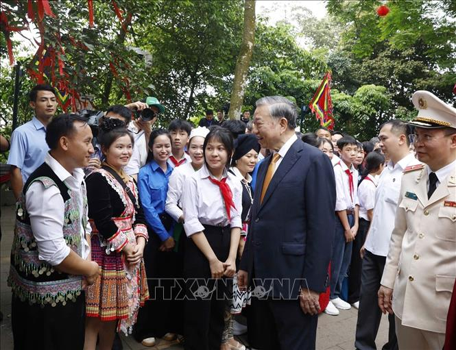 Tổng Bí thư, Chủ tịch nước Tô Lâm gặp gỡ, nói chuyện với bà con tại ĐỀN HÙNG- Ảnh 2.