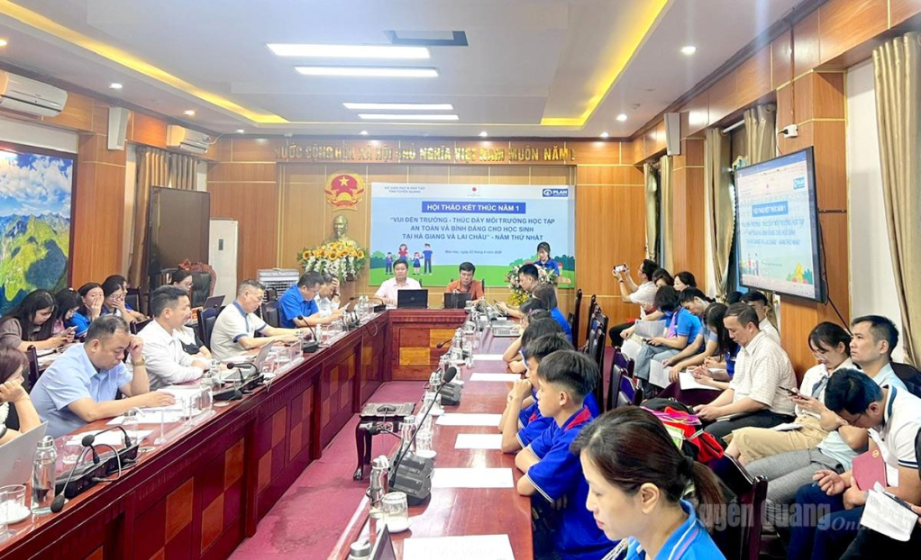 Các đại biểu tham dự hội thảo.