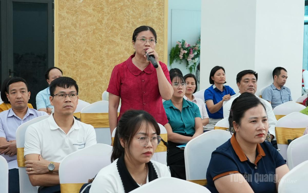 Đại biểu thảo luận tại hội nghị.