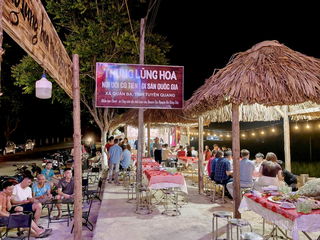 Điểm check-in “Thung lũng hoa Núi Đôi” một địa điểm du lịch mới ở trên Cao nguyên đá.