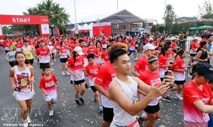 Nearly 8,000 runners join AirAsia RedRun Da Nang 2026