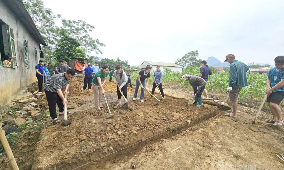 Khởi c&ocirc;ng x&acirc;y dựng Nh&agrave; nh&acirc;n &aacute;i cho gia đ&igrave;nh anh Đặng Văn Cu