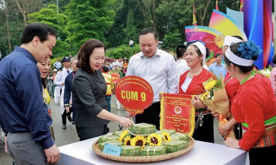 Tưng bừng hội thi l&agrave;m b&aacute;nh chưng, b&aacute;nh d&agrave;y tại Đền H&ugrave;ng
