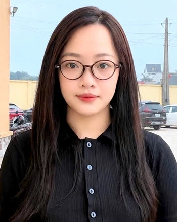 Chị Nguyễn Thị Diễm, chuyên viên Trung tâm Phục vụ hành chính công xã Nhữ Khê