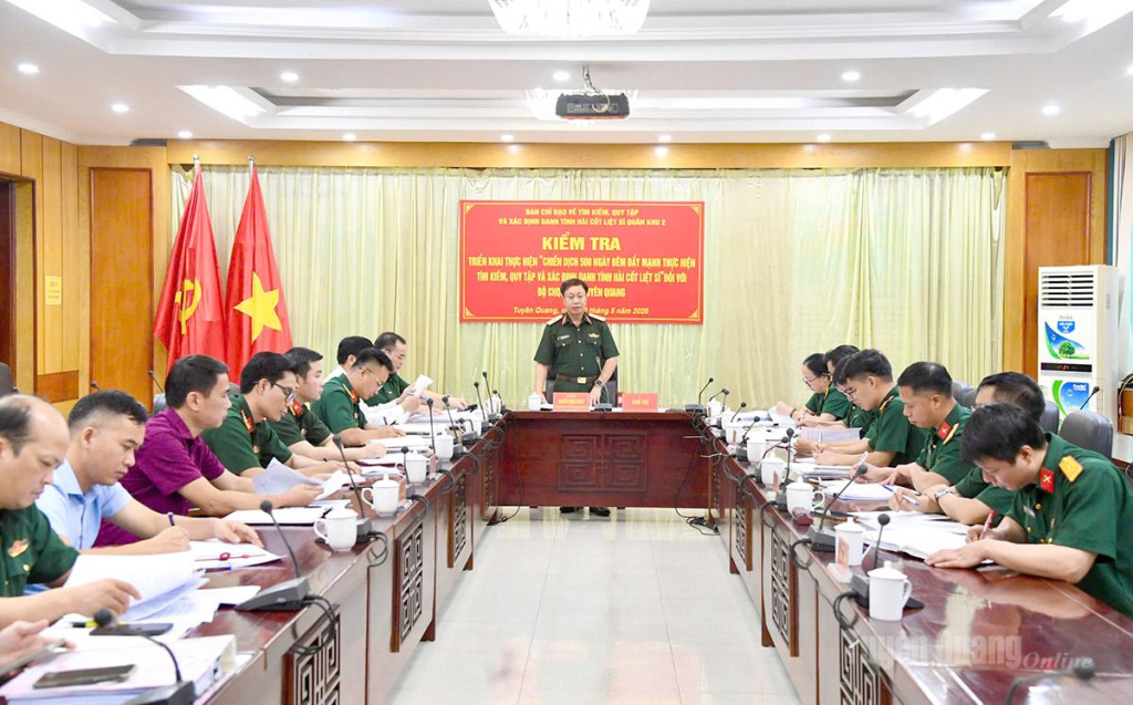 Thiếu tướng Nguyễn Ngọc Ngân, Phó Chủ nhiệm Chính trị, Phó Trưởng Ban Thường trực Ban Chỉ đạo Quân khu 2 kết luận tại buổi làm việc.