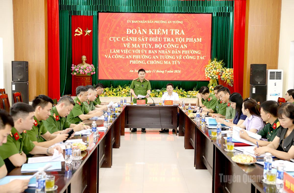 Đoàn kiểm tra Cục cảnh sát C04 làm việc tại phường An Tường.