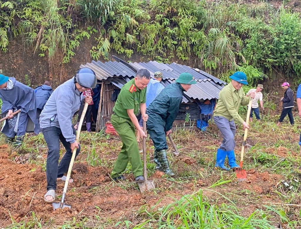 Khởi công xây dựng nhà cho bà Cháng Thị Lau, thôn Phiêng Đế, xã Mậu Duệ tỉnh Tuyên Quang.