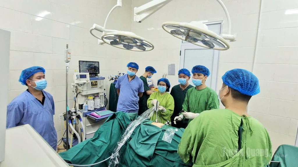 Một ca mổ nội soi viêm ruột thừa tại Bệnh viện Đa khoa khu vực Hoàng Su Phì.