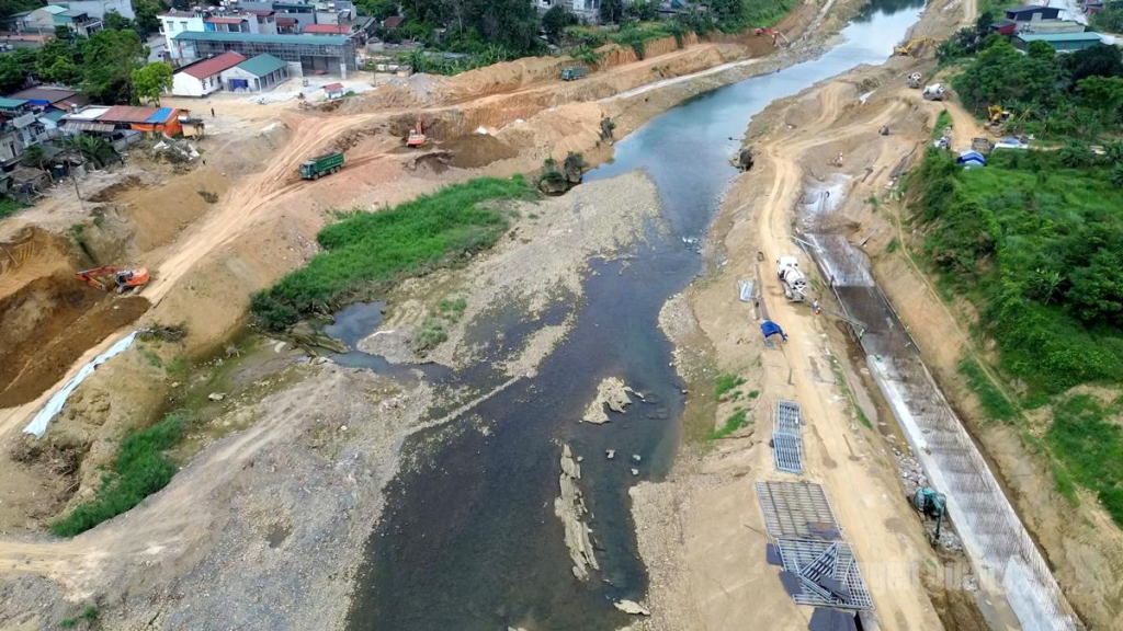 Công trình Kè và đường hai bên bờ sông Miện (HG-CW06) thuộc khu vực phường Hà Giang 2 – một trong những hạng mục trọng điểm thuộc Chương trình phát triển các đô thị loại II (các đô thị xanh) – Tiểu dự án Hà Giang.