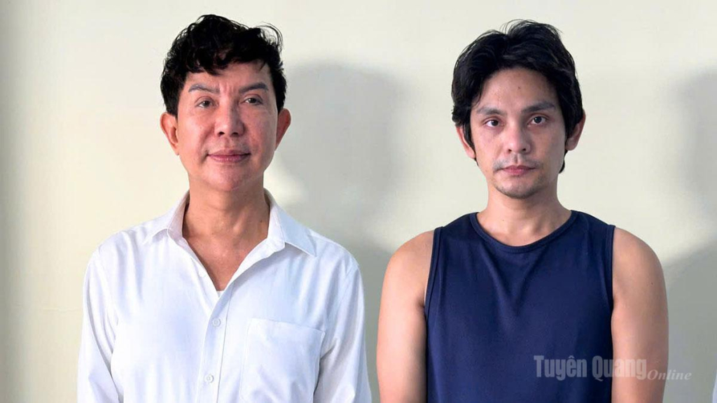 Ca sỹ Long Nhật và ca sỹ Sơn Ngọc Minh bị bắt vì tổ chức sử dụng trái phép chất ma túy tại nhà cùng quản lý và nhân viên.