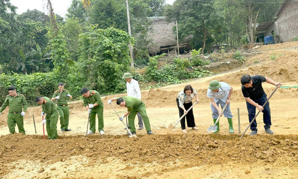 Khởi c&ocirc;ng Nh&agrave; nh&acirc;n &aacute;i cho em Gi&agrave;ng Trần Hưng
