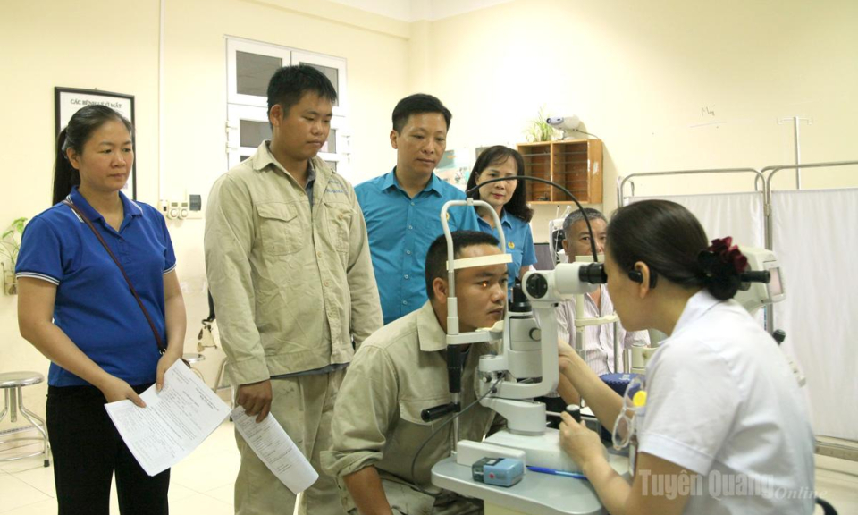 Kh&aacute;m sức khỏe miễn ph&iacute; cho đo&agrave;n vi&ecirc;n, người lao động gặp kh&oacute; khăn