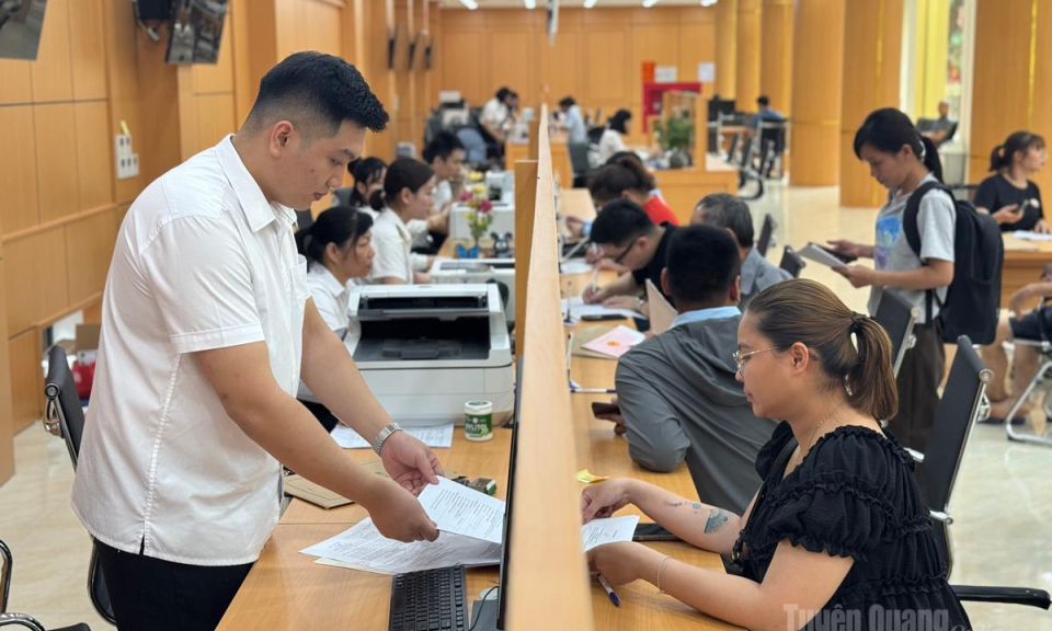 Quyết t&acirc;m kiến tạo ch&iacute;nh quyền phục vụ