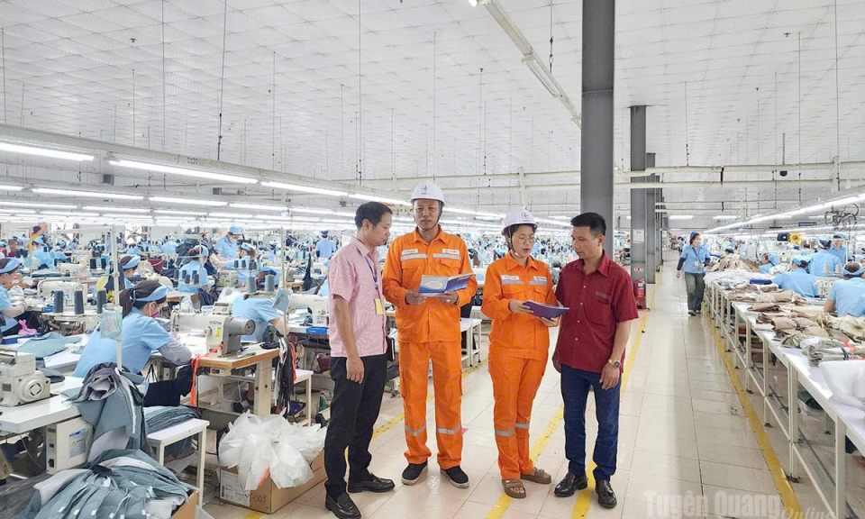 Th&iacute;ch ứng với thời tiết nắng n&oacute;ng