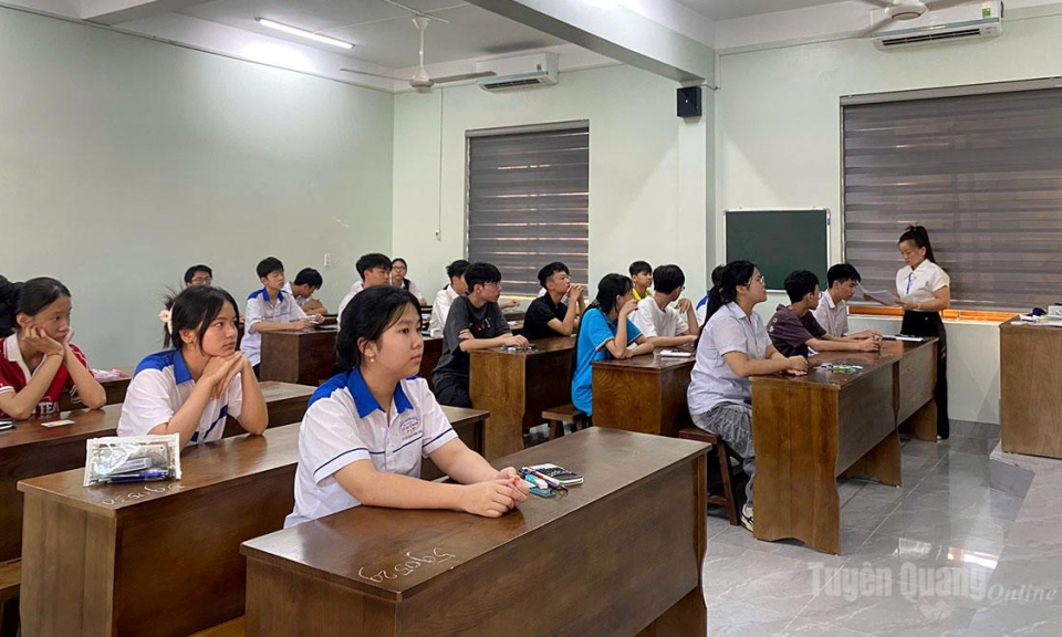 Hơn 22.900 th&iacute; sinh to&agrave;n tỉnh bắt đầu Kỳ thi tuyển sinh v&agrave;o lớp 10