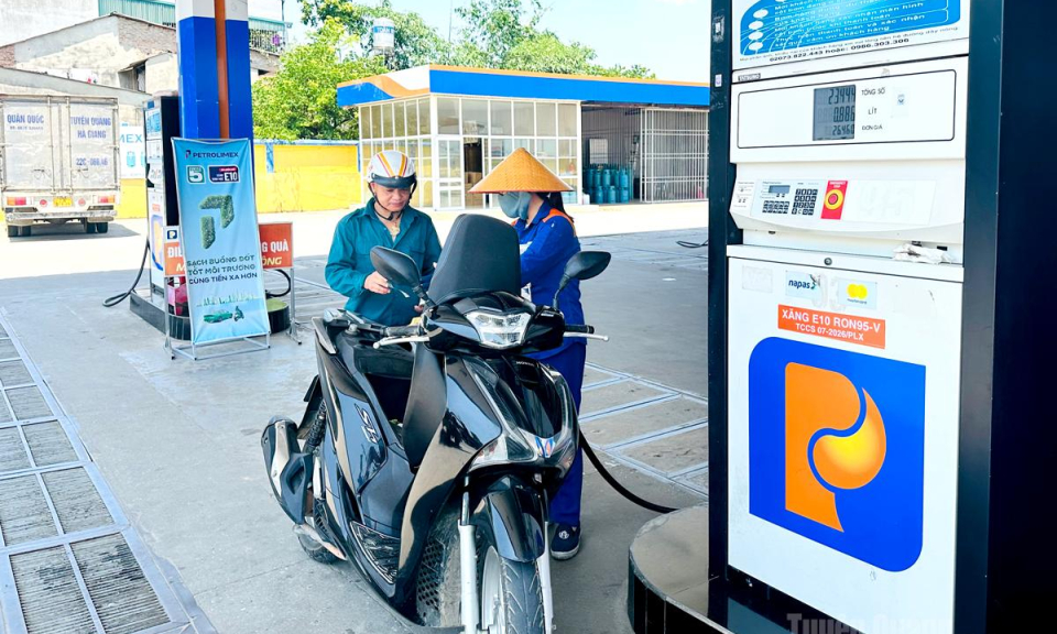 Xăng E10 từng bước đi v&agrave;o đời sống
