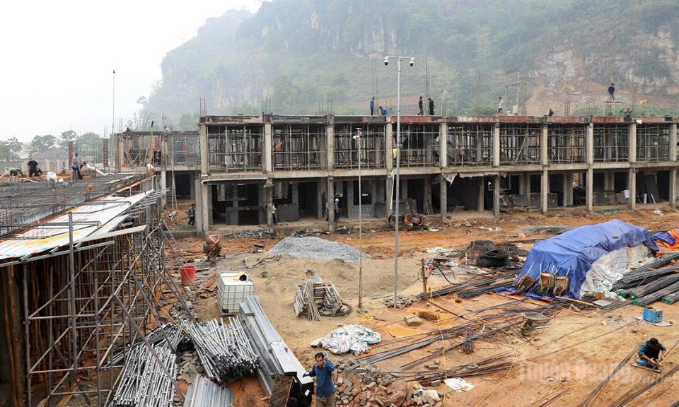 Tăng tốc x&acirc;y trường nơi bi&ecirc;n giới