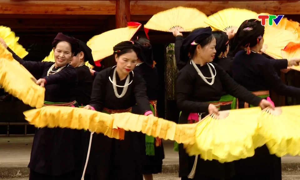 Hương sắc qu&ecirc; hương
