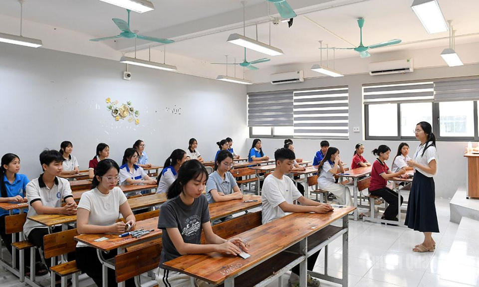 Tr&ecirc;n 1.600 th&iacute; sinh thi v&agrave;o lớp 10 Trường THPT Chuy&ecirc;n Tuy&ecirc;n Quang v&agrave; THPT Chuy&ecirc;n H&agrave; Giang