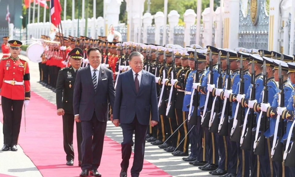 Lễ đ&oacute;n Tổng B&iacute; thư, Chủ tịch nước T&ocirc; L&acirc;m v&agrave; Phu nh&acirc;n thăm ch&iacute;nh thức Vương quốc Th&aacute;i Lan
