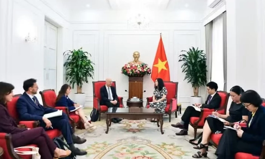 Deputy FM calls for SNCF's stronger coordination in Viet Nam&rsquo;s railway industry development