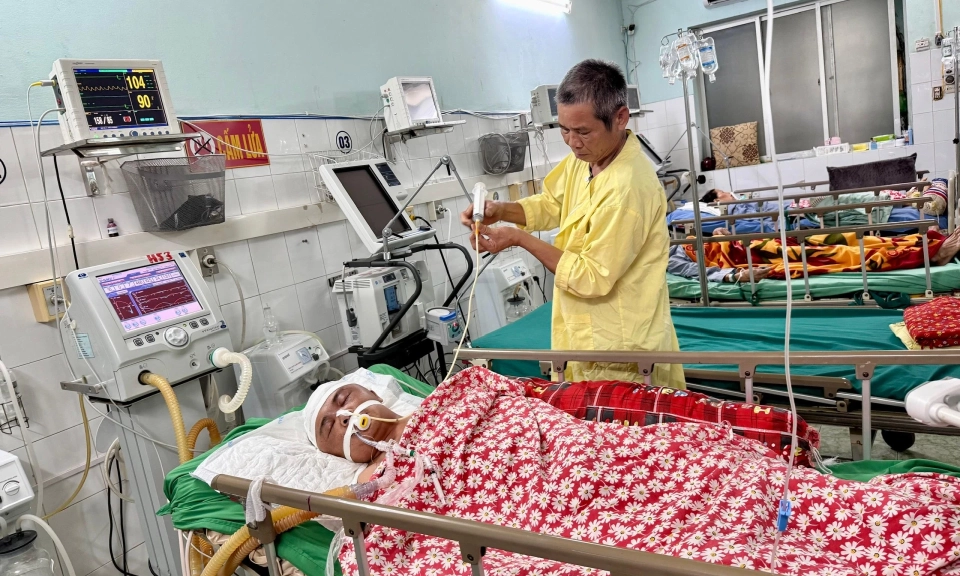 Em H&agrave; Đức Hội cần được gi&uacute;p đỡ vượt qua cơn bạo bệnh